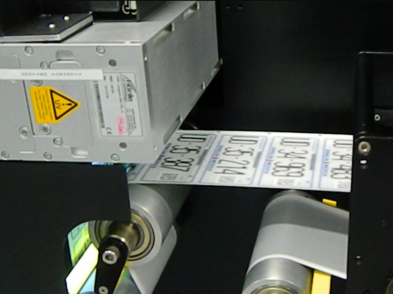 Engomado holográfico de control vehicular